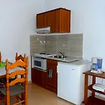 Ξενοδοχείο με διαμερίσματα Papafotis & 4*